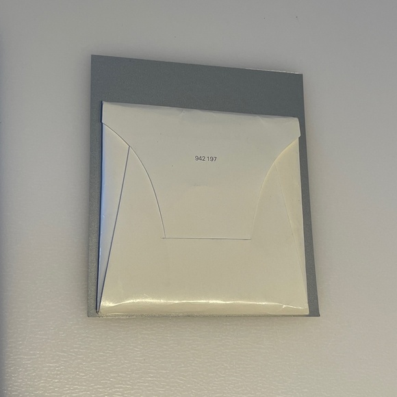 NEW Leica Micro Fiber Lens Cleaning Cloth - Picture 2 of 4